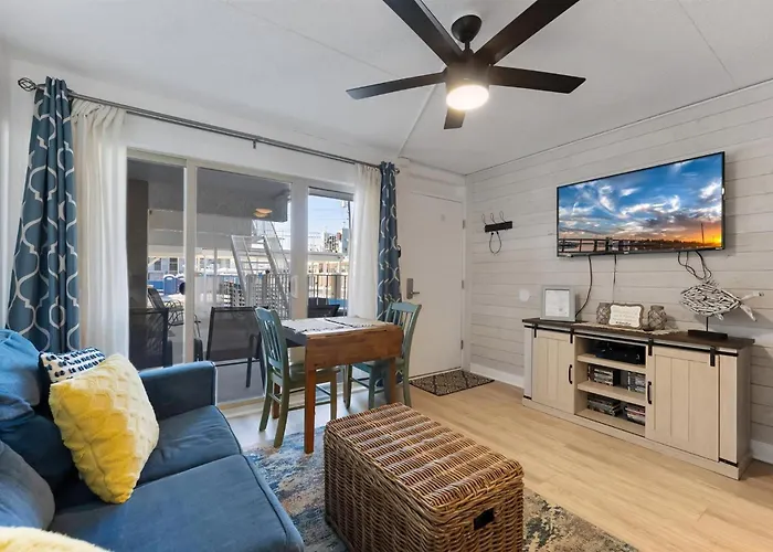 A Shore Thing: Modern 1 Bedroom Condo